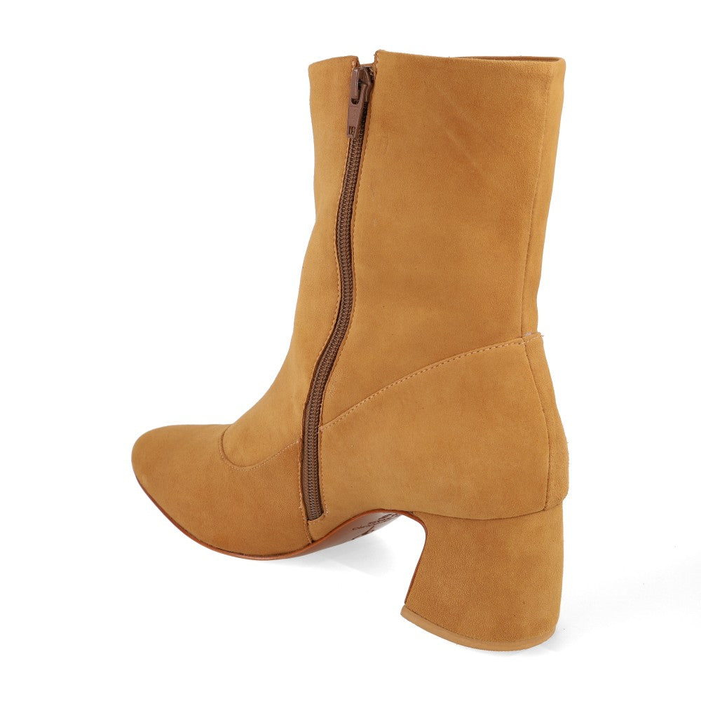 Bota Slim Camurça Caramelo
