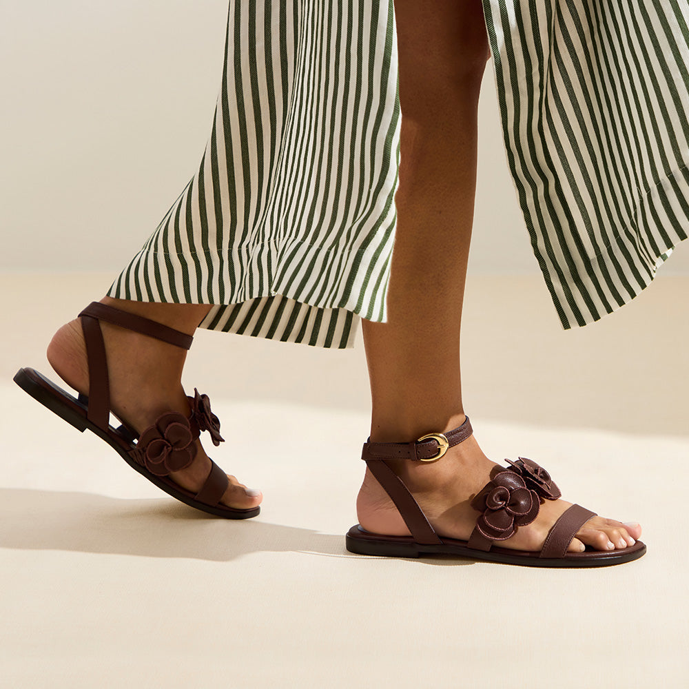 Rasteira Flowers Couro Chocolate