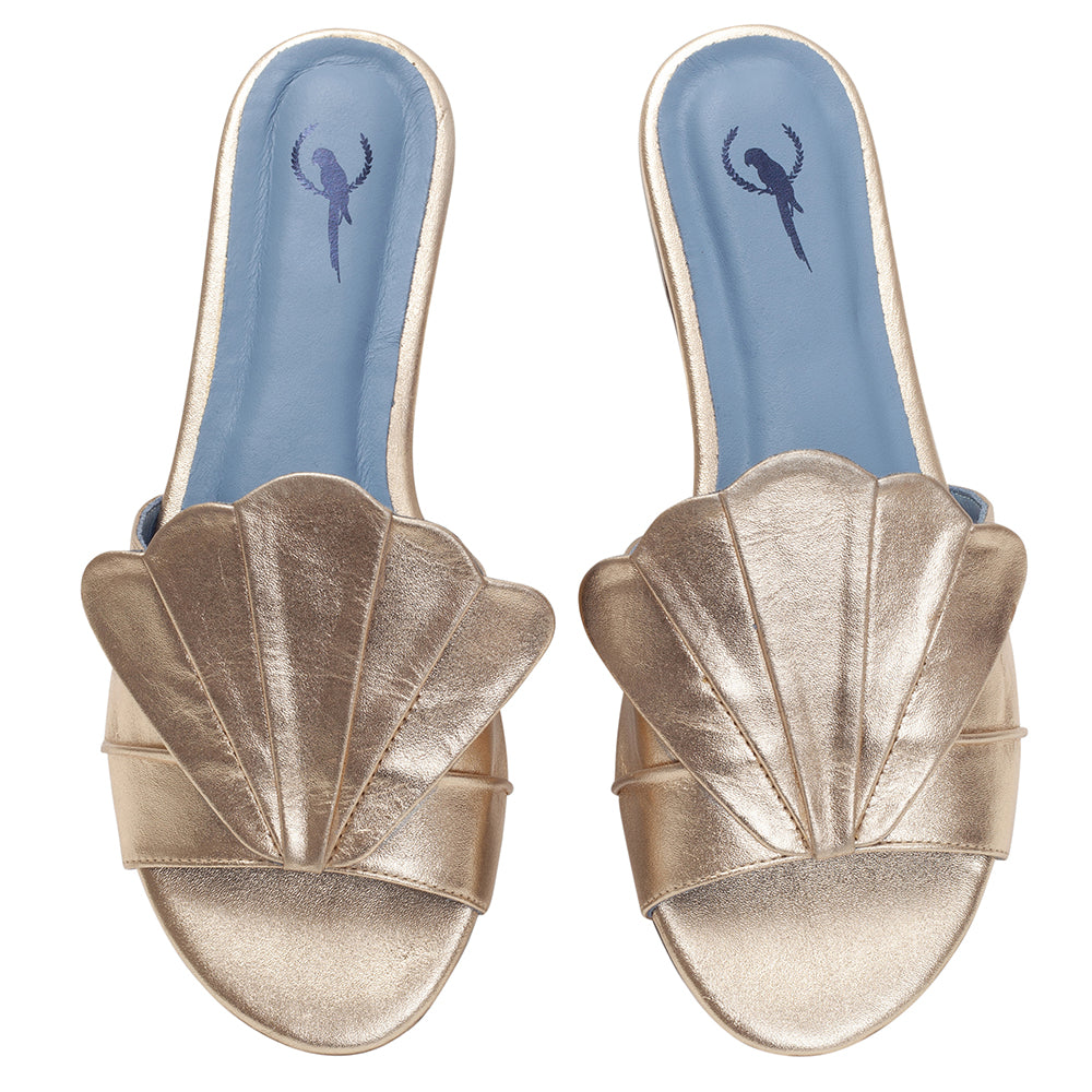 Rasteira Concha Shower Flat Couro Metalizado Ouro Light